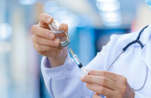 Levée de l’obligation vaccinale pour les professionnels de l’aide à domicile et les soignants